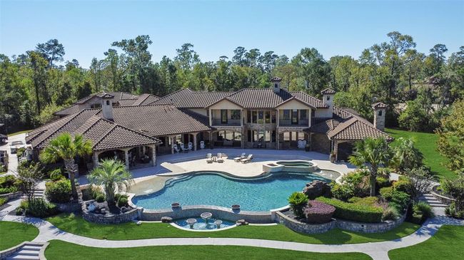The grounds were designed with the same level of magnificence and attention to detail | Image 38