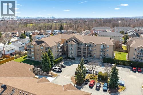 213-1820 Walkers Line, Burlington, ON, L7M4V4 | Card Image