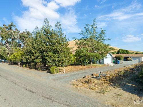 25613 Avenue 220, Lindsay, CA, 93247-9691 | Card Image