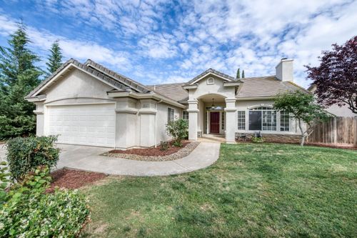 10374 N Sierra Vista Ave, Fresno, CA, 93730-4724 | Card Image
