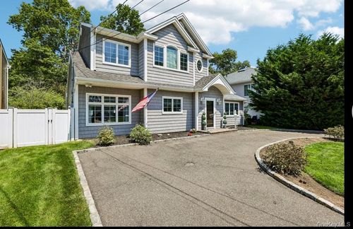 231 Koehl St, Massapequa Park, NY, 11762-2217 | Card Image