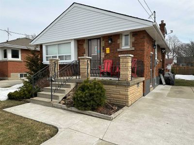 MAIN - 253 E 44th St, House other with 2 bedrooms, 1 bathrooms and 1 parking in Hamilton ON | Image 2