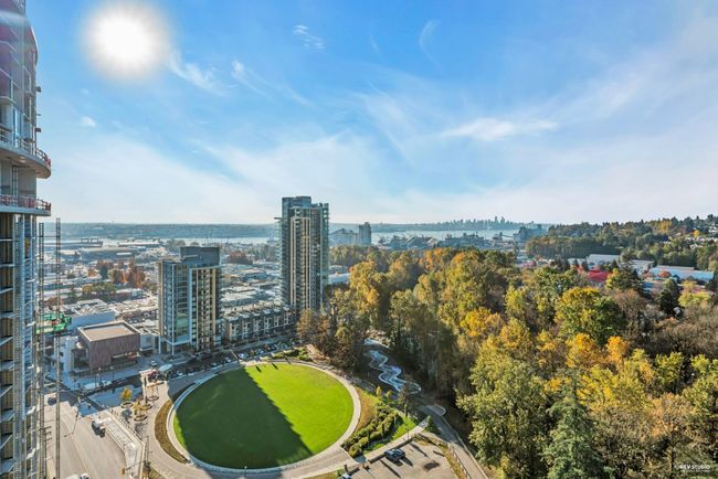 2406 - 680 Seylynn Crescent, Condo with 3 bedrooms, 2 bathrooms and 1 parking in North Vancouver BC | Image 2