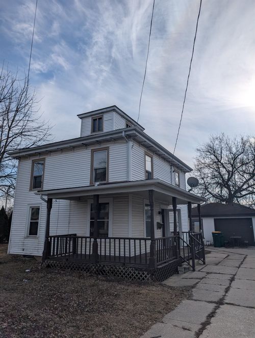 404 Stoughton Rd, Edgerton, WI, 53534-1135 | Card Image