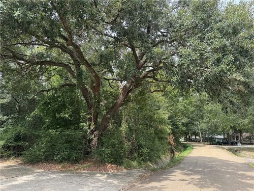 1747 Joan Dr, Slidell, LA, 70458-8013 | Card Image