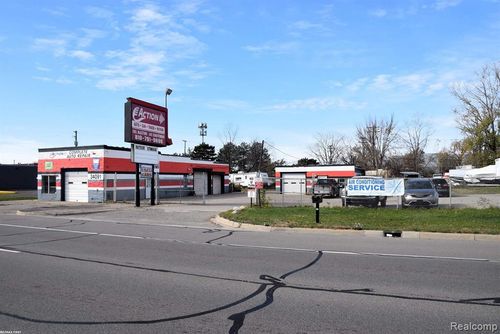 34091 Groesbeck Hwy, Clinton Township, MI, 48035-3354 | Card Image
