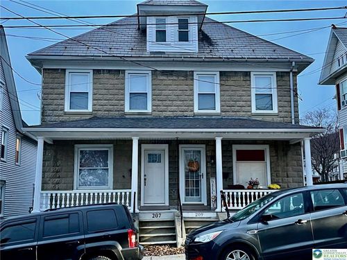 207 N Schanck Ave, Pen Argyl, PA, 18072-1524 | Card Image