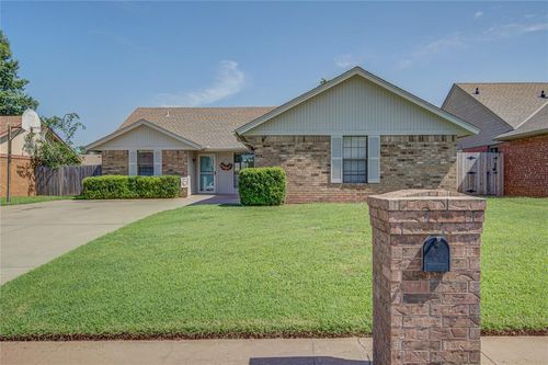 2109 Shamrock Dr, Edmond, OK, 73003-4709 | Card Image