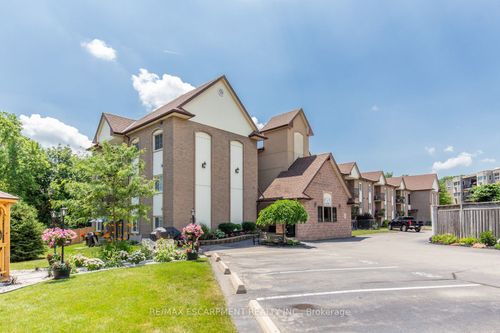 110-20 John St, Grimsby, ON, L3M1X5 | Card Image