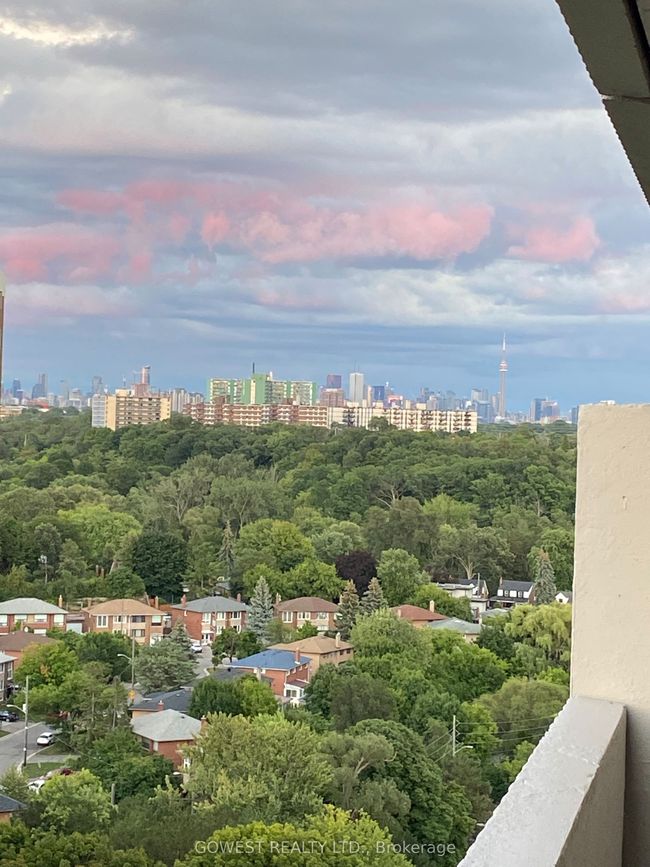 1806 - 240 Scarlett Rd, Condo with 1 bedrooms, 1 bathrooms and 1 parking in York ON | Image 12
