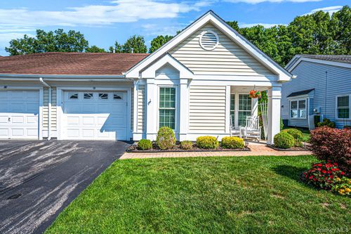 19 Sayville Ct, Ridge, NY, 11961-1633 | Card Image