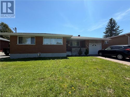 1493 Gemmell St, Sudbury, ON, P3A1H2 | Card Image