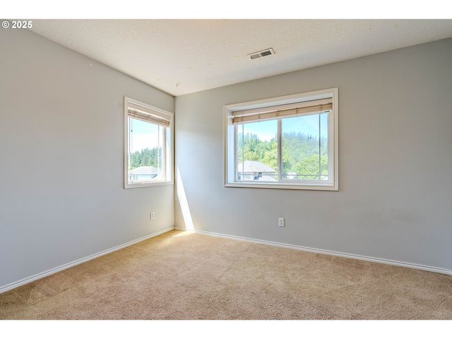 308 Sw 38 Th Loop, House other with 4 bedrooms, 3 bathrooms and 3 parking in Gresham OR | Image 34