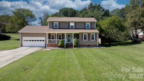 3675 10th Street Dr Ne, Hickory, NC, 28601-9632 | Card Image