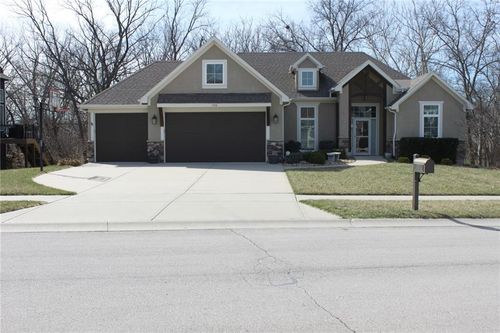 1768 Homestead Dr, Liberty, MO, 64068-7183 | Card Image