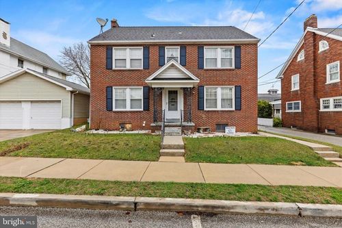 33 N Adams St, YORK, PA, 17404-5301 | Card Image