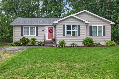 79 Pembroke Ave, Acushnet, MA, 02743-2304 | Card Image