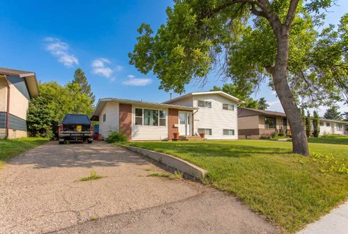 5246 47 St, Lacombe, AB, T4L1H5 | Card Image