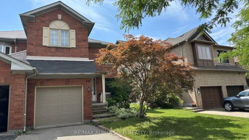 132 October Lane, Aurora, ON, L4G6Z8 | Card Image