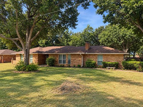 207 Josey Ln, Red Oak, TX, 75154-7617 | Card Image