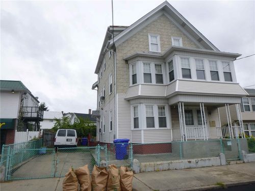 66 Japonica St, Pawtucket, RI, 02860-1204 | Card Image