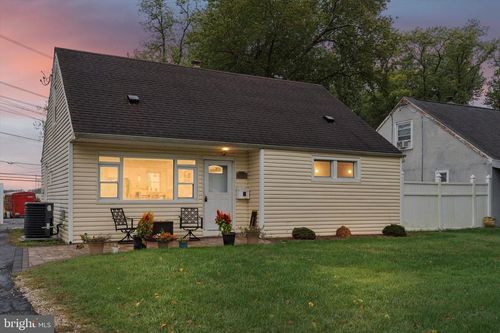 804 Winder Dr, BRISTOL, PA, 19007-2621 | Card Image