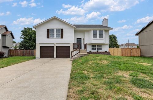 645 Canterbury Ln, Lee's Summit, MO, 64063 | Card Image