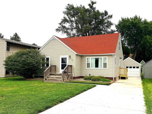 441 N Pine St., Vermillion, SD, 57069 | Card Image