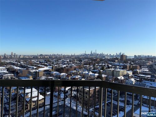 770 Anderson Ave, Cliffside Park, NJ, 07010-2177 | Card Image