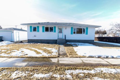 4922 46 St, Bentley, AB, T0C0J0 | Card Image