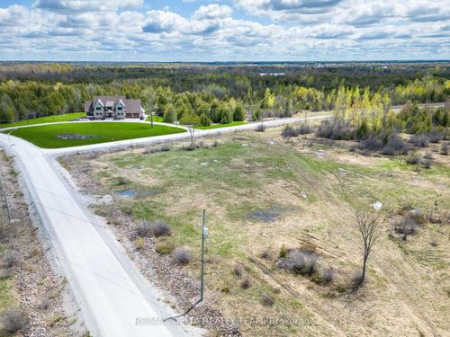 7910 Iveson Dr, Metcalfe, ON, K0A2P0 | Card Image