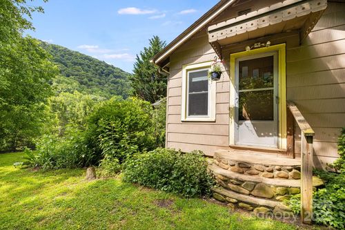 1041 Groundhog Rd, Canton, NC, 28716-6487 | Card Image