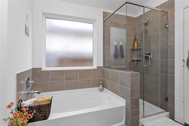Separate shower and soaking tub. | Image 21