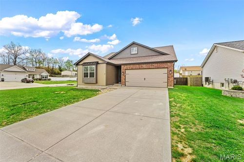 690 Glen Eagle Dr, Troy, MO, 63379-3497 | Card Image