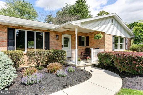1082 Trail Rd, HUMMELSTOWN, PA, 17036-7436 | Card Image