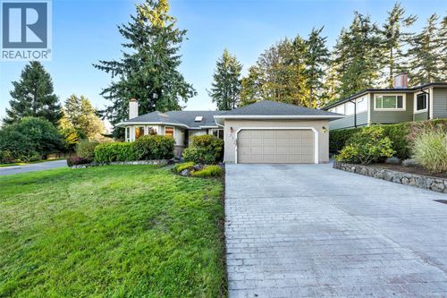 2431 Wilcox Terr, Victoria, BC, V8Z5R7 | Card Image