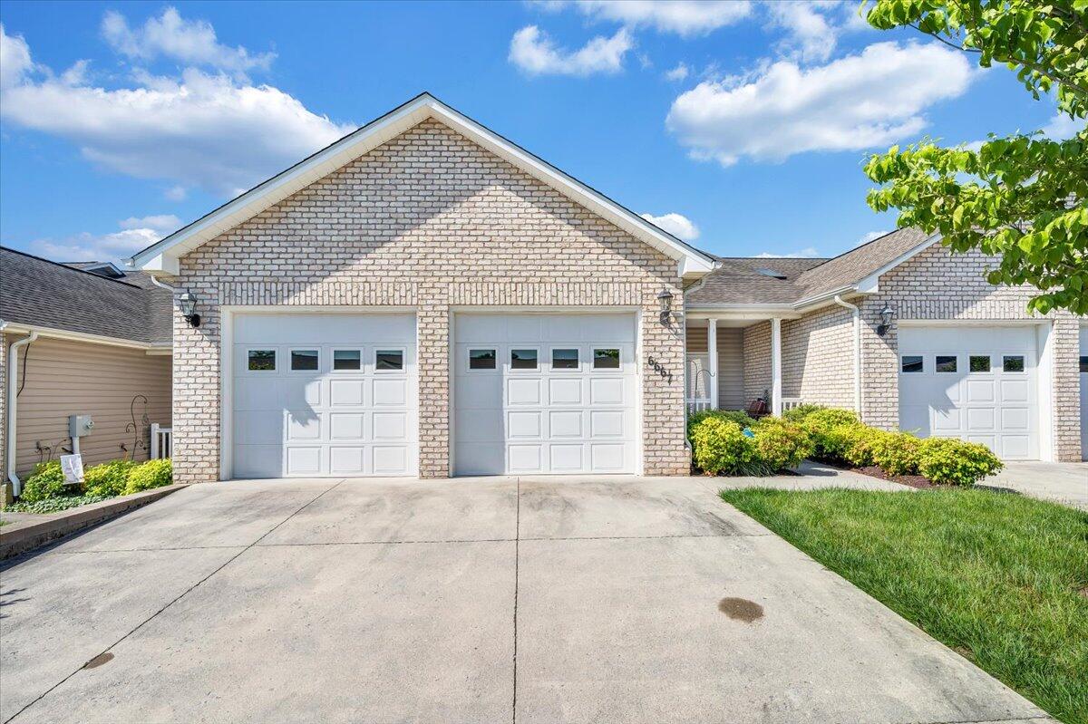 Stonelyn Cottage Ct, Roanoke, VA 24019