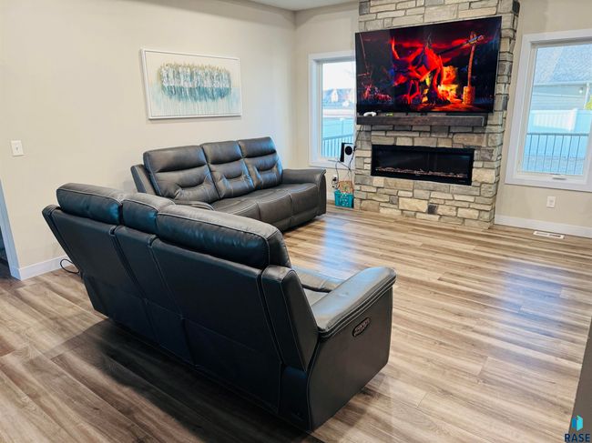 804 Johnson Creek Ct, House other with 3 bedrooms, 2 bathrooms and null parking in Harrisburg SD | Image 11