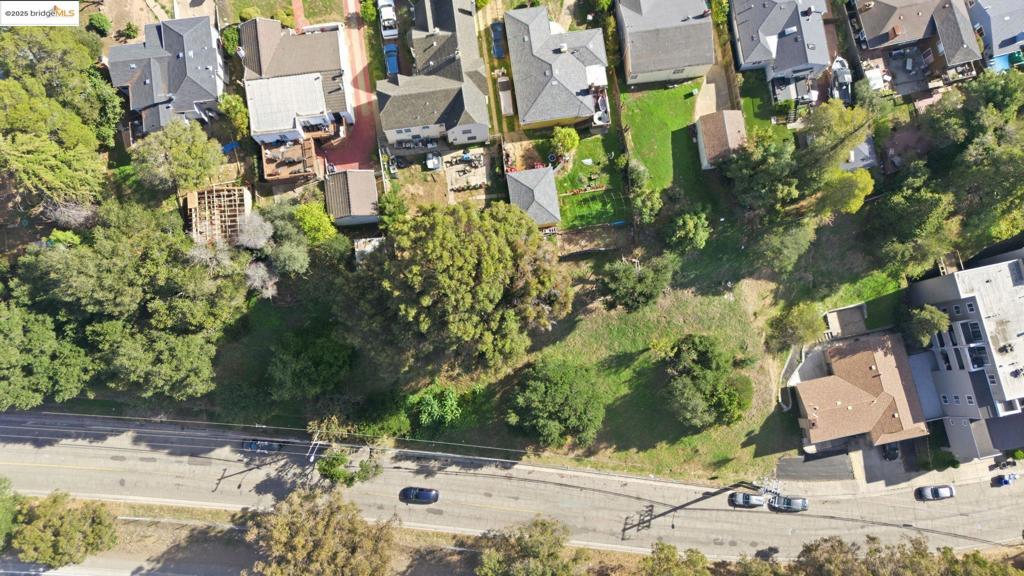 Land in Oakland 5