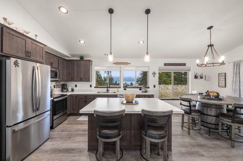 286 Lakeview Dr, Lakeside, MT, 59922-9601 | Card Image