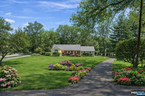 2 Overbrook Pl, Hillsdale, NJ, 07642-2845 | Card Image