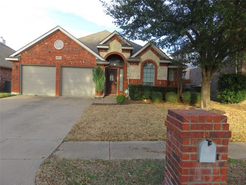 6950 Shoreview Dr, Grand Prairie, TX, 75054-6847 | Card Image