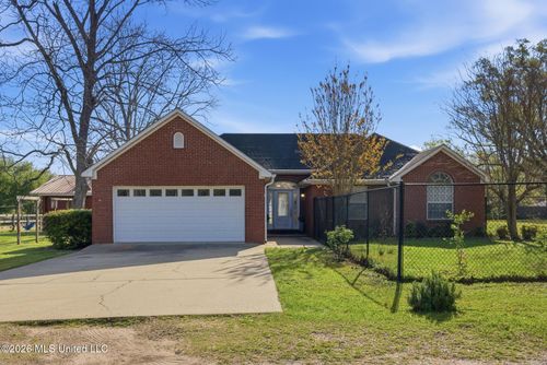 116 Vaughn Dr, Lucedale, MS, 39452-3316 | Card Image