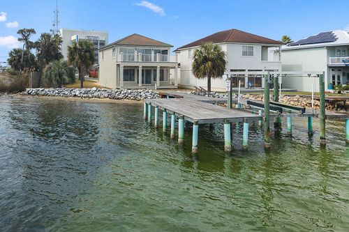 901 Lighthouse Rd, Fort Walton Beach, FL, 32547-3914 | Card Image