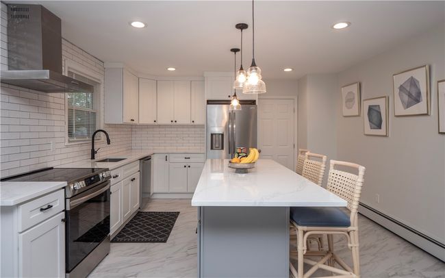 1560 W Main Rd, Home with 3 bedrooms, 1 bathrooms and 4 parking in Middletown RI | Image 10