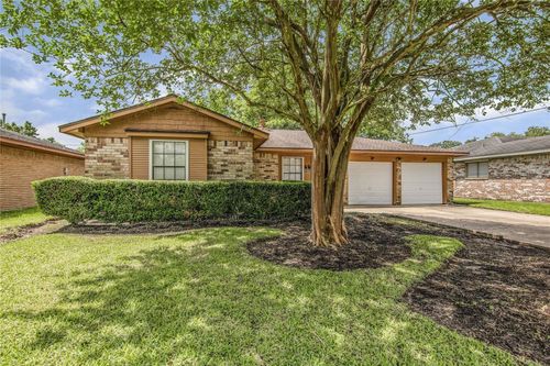 1105 E Brown Ln, Deer Park, TX, 77536-6509 | Card Image
