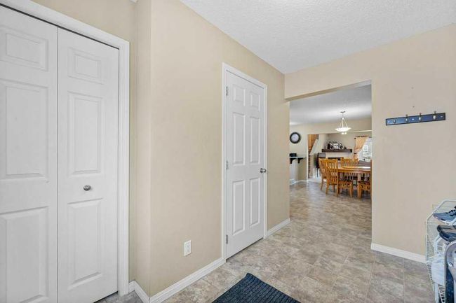 193 Luxstone Way Sw, Home with 3 bedrooms, 3 bathrooms and 2 parking in Airdrie AB | Image 5