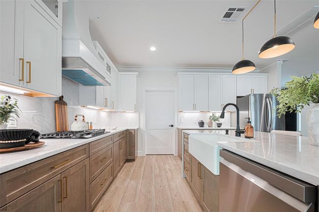 Photos shown are of a staged model home and are for illustrative purposes only. Actual features, finishes, and layout may vary depending on the selected upgrade packages. The builder reserves the right to make changes, substitutions, or modifications without prior notice. | Image 11