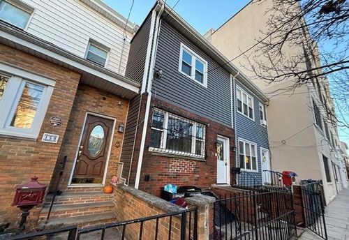 161 19th St, Union City, NJ, 07087-5459 | Card Image