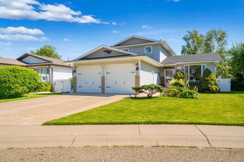1630 31 St Se, Medicine Hat, AB, T1A8J8 | Card Image